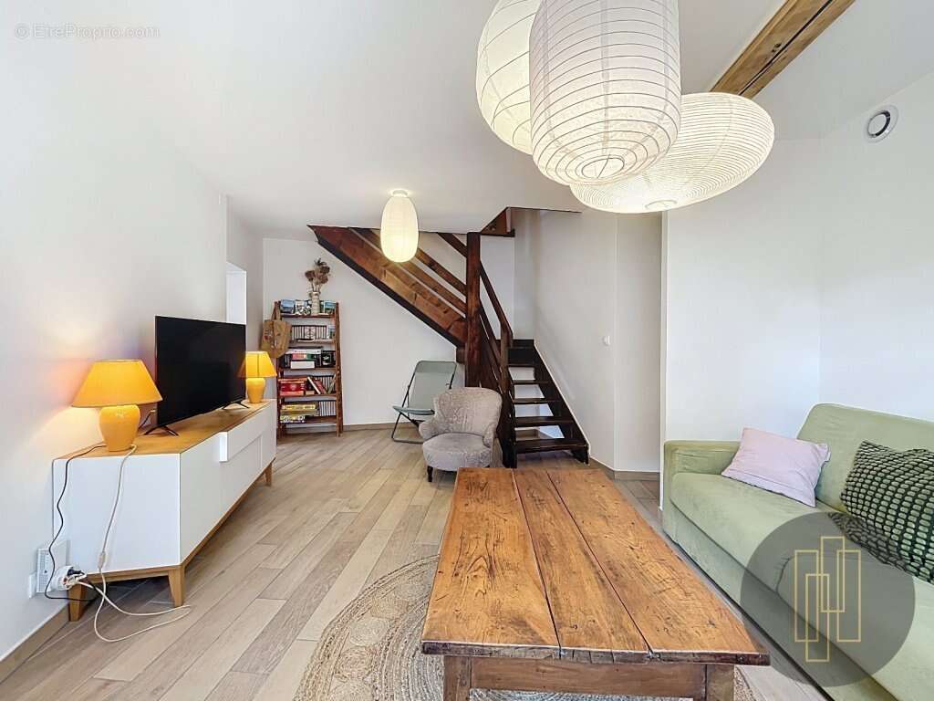 Maison à MONTMERLE-SUR-SAONE