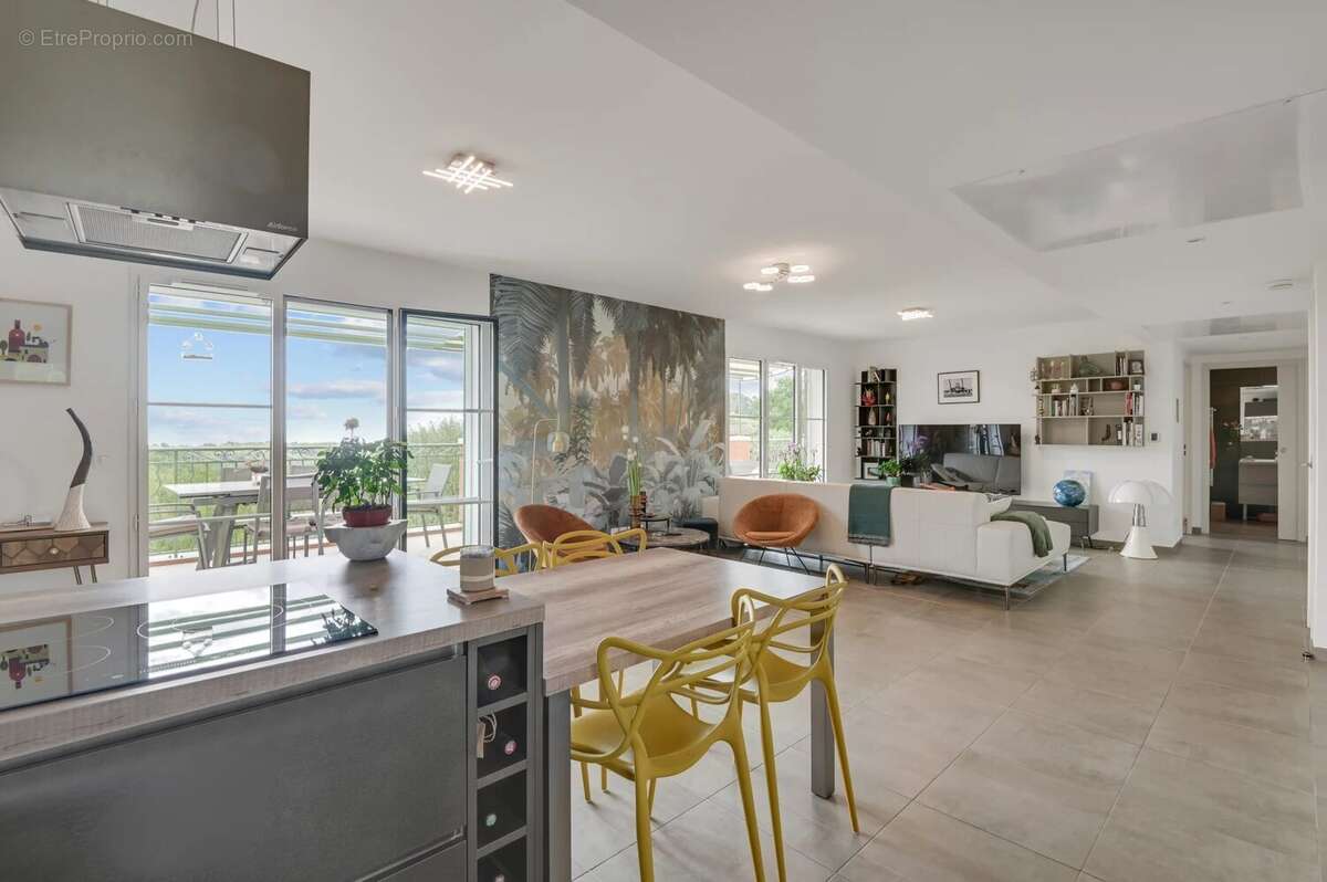 Appartement à ROQUEFORT-LES-PINS