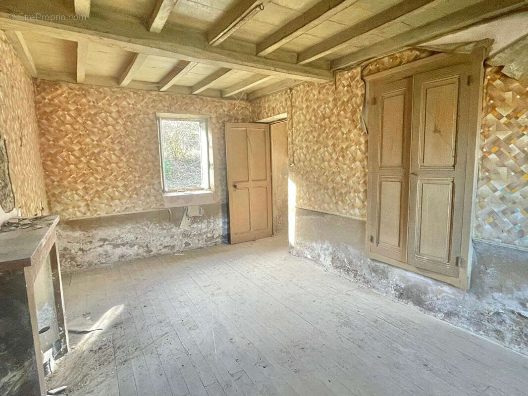 Maison de 90 m² à SAINT-CHEF (intérieur à rénover) - photo 8