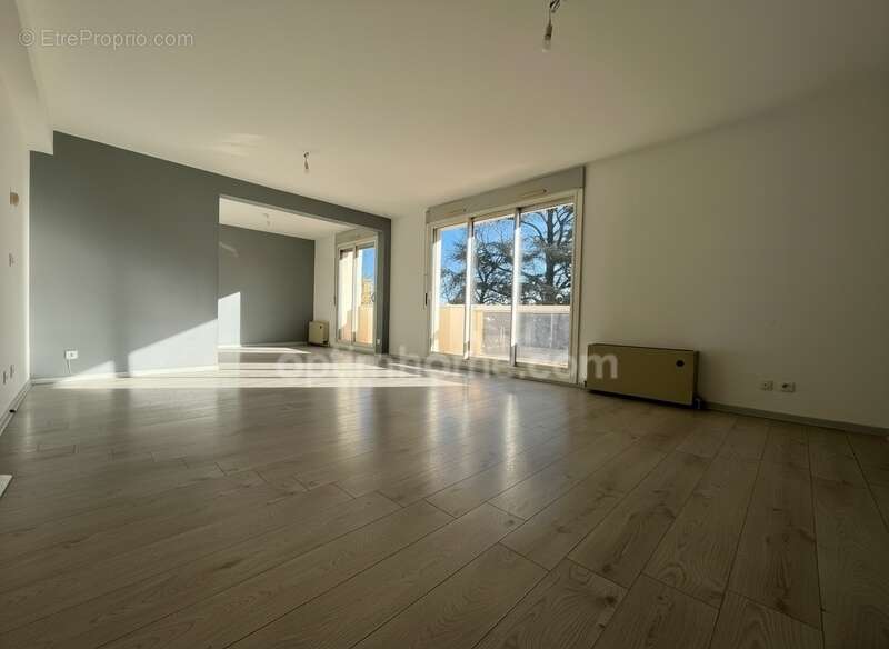 Appartement à MEYZIEU