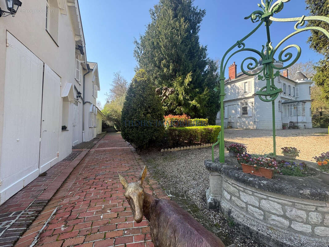 Maison à AUFFREVILLE-BRASSEUIL