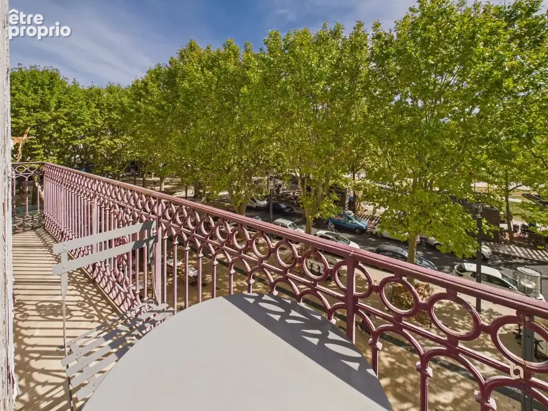 Place jean jaurès  élégant t3 traversant de 95 m² avec balcon - photo 10