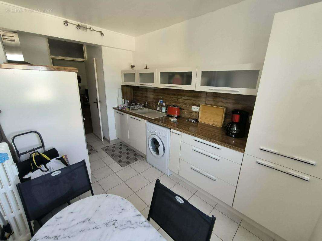 Appartement à BAGNOLS-SUR-CEZE