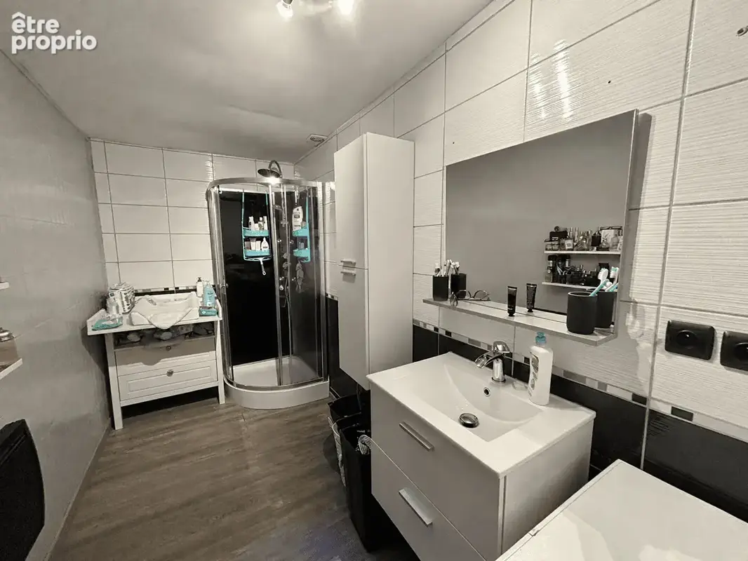 Maison principale avec deux appartements et jardin - photo 5