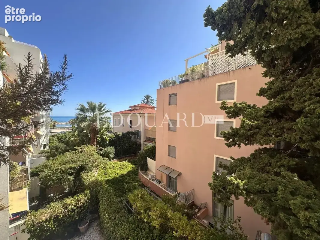 En exclusivité trois pièces en excellent état avec grande terrasse, vue mer et parking, face aux Sablettes - photo 3