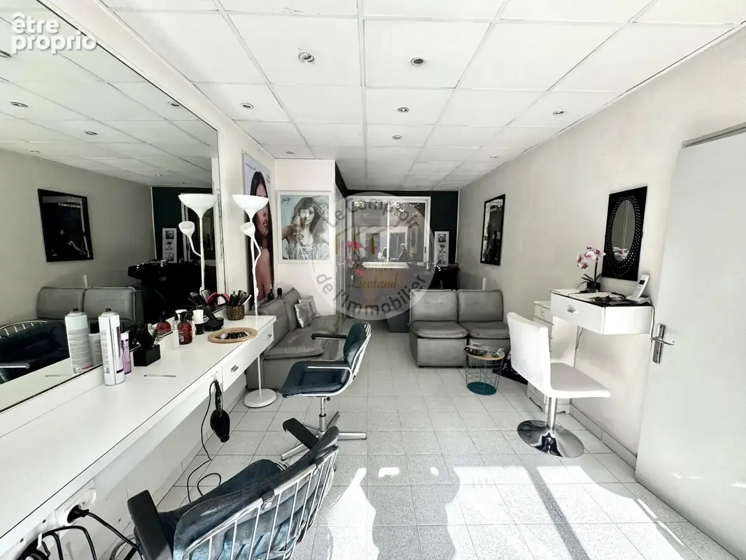 VIEILLE CHAPELLE/PROCHE POINTE ROUGE: Salon de coiffure   Bail tout commerce, excellente visibilité - photo 5