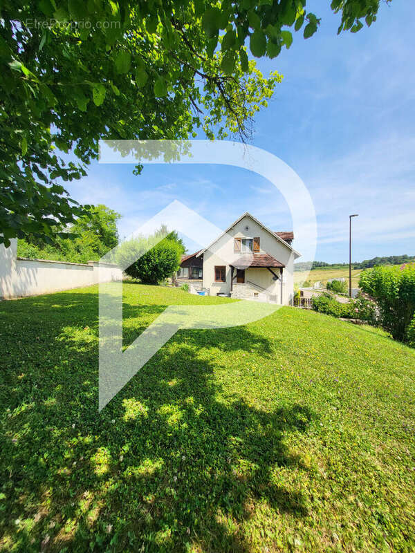 Maison à VITRY-LE-CROISE