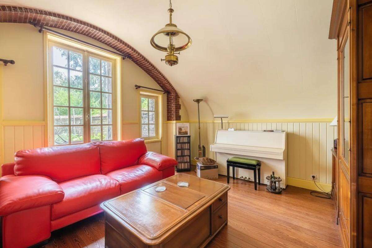 Maison de 8 pièces de 235 m² à Dammartin-en-Serve - photo 8