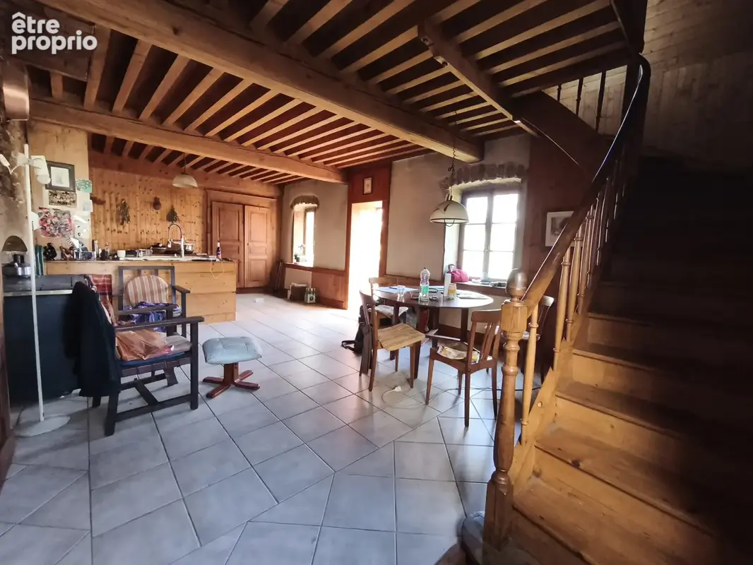 maison avec 2 appartements avec grand garage - photo 6
