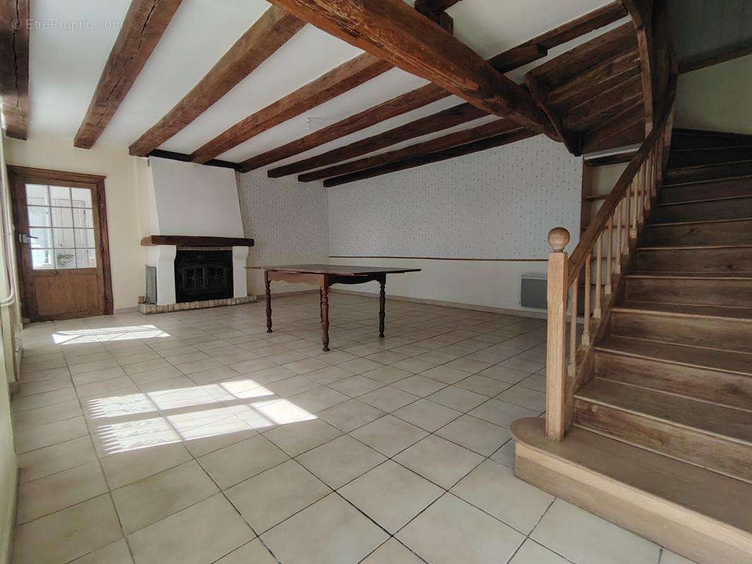 Maison à DANGE-SAINT-ROMAIN