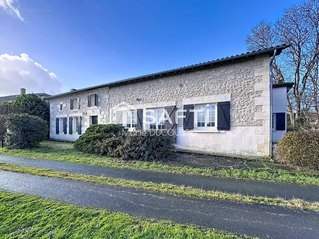 Photo 1 - Maison à MONTPEYROUX