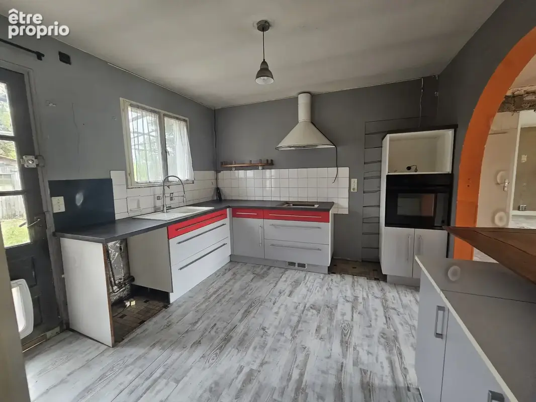 Au coeur d'Escource, belle opportunité pour cette maison des années 60 à rénover. - photo 3