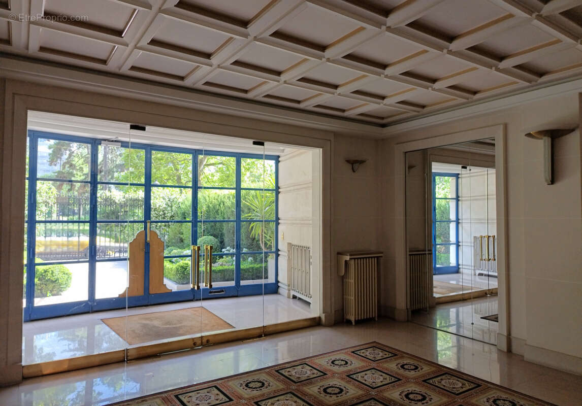 Appartement à PARIS-16E