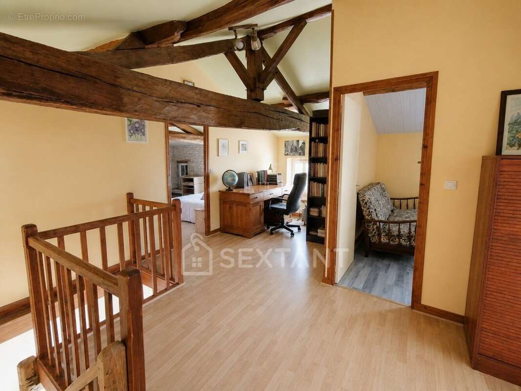 Charentaise de caractère  276 m² habitables  4 chambres  dépendances - photo 9
