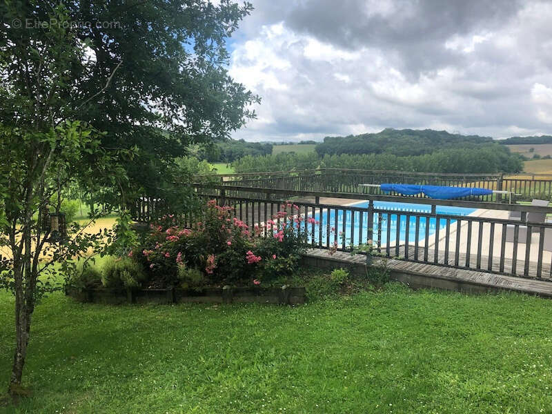 Maison à SALLES-LAVALETTE