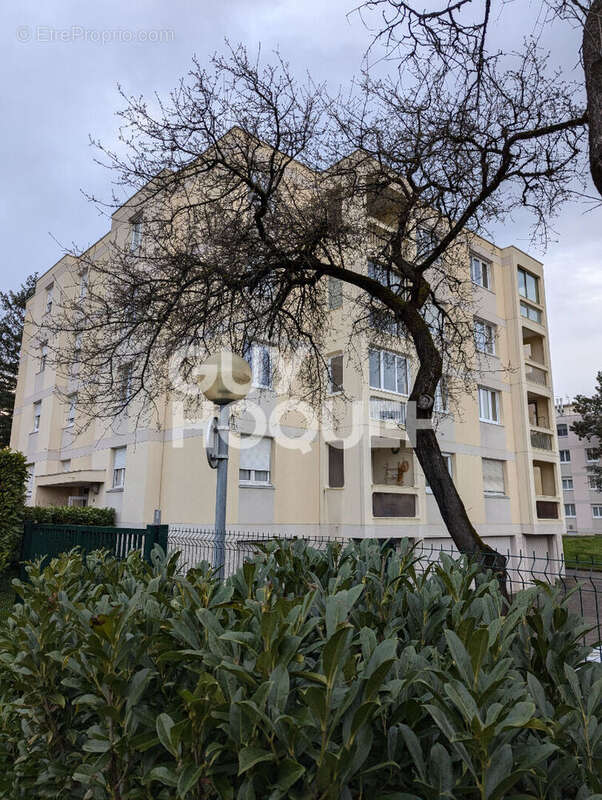 Appartement à DECINES-CHARPIEU