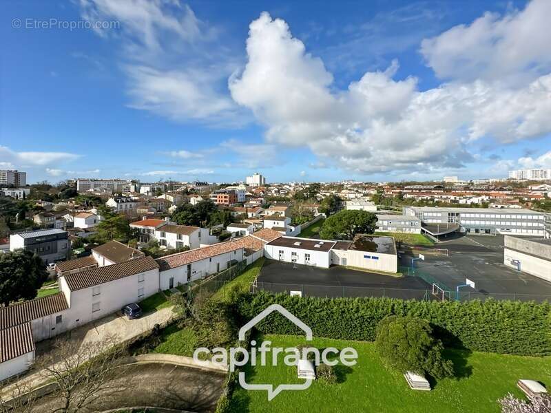 Appartement à vendre, La Rochelle quartier de La Genette, 69m2, 2 Chambres, dernier étage avec ascenseur, cave et parking - photo 3