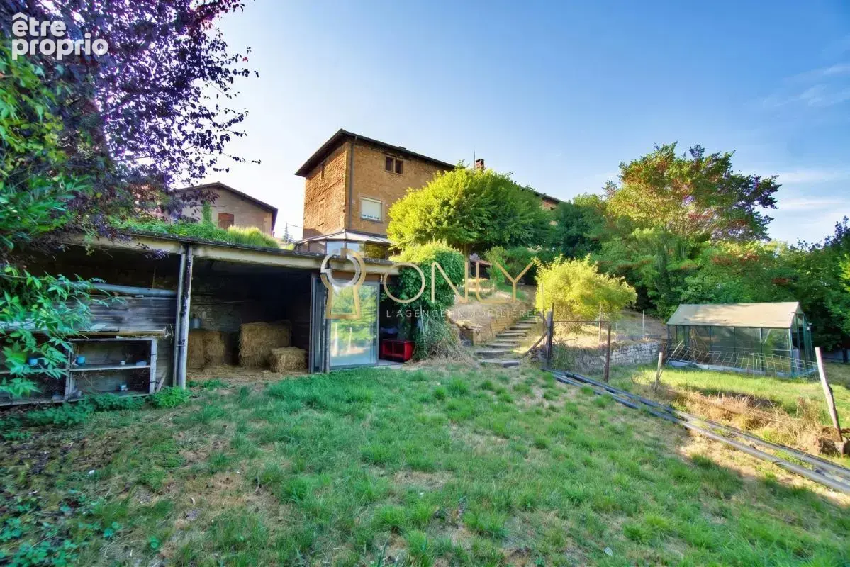 Poleymieux au Mont d'Or - Maison de caractère - 176 M² -  Dépendances - A rénover - photo 11