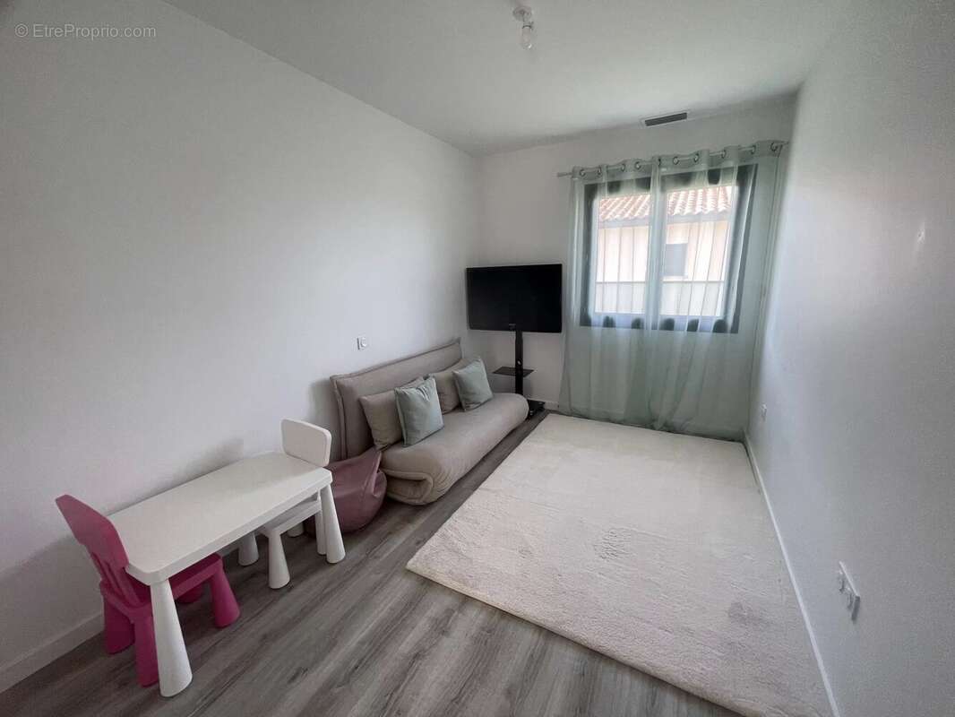 Maison à PINS-JUSTARET