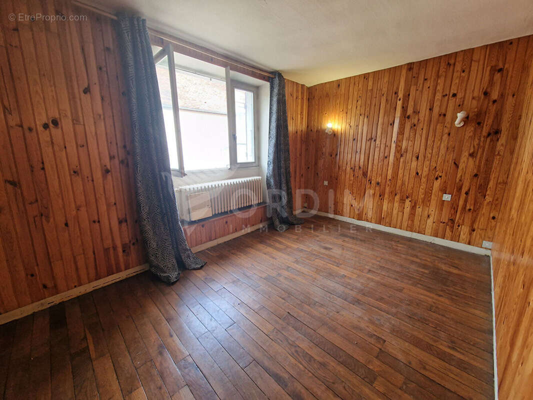 Maison à GY-L&#039;EVEQUE