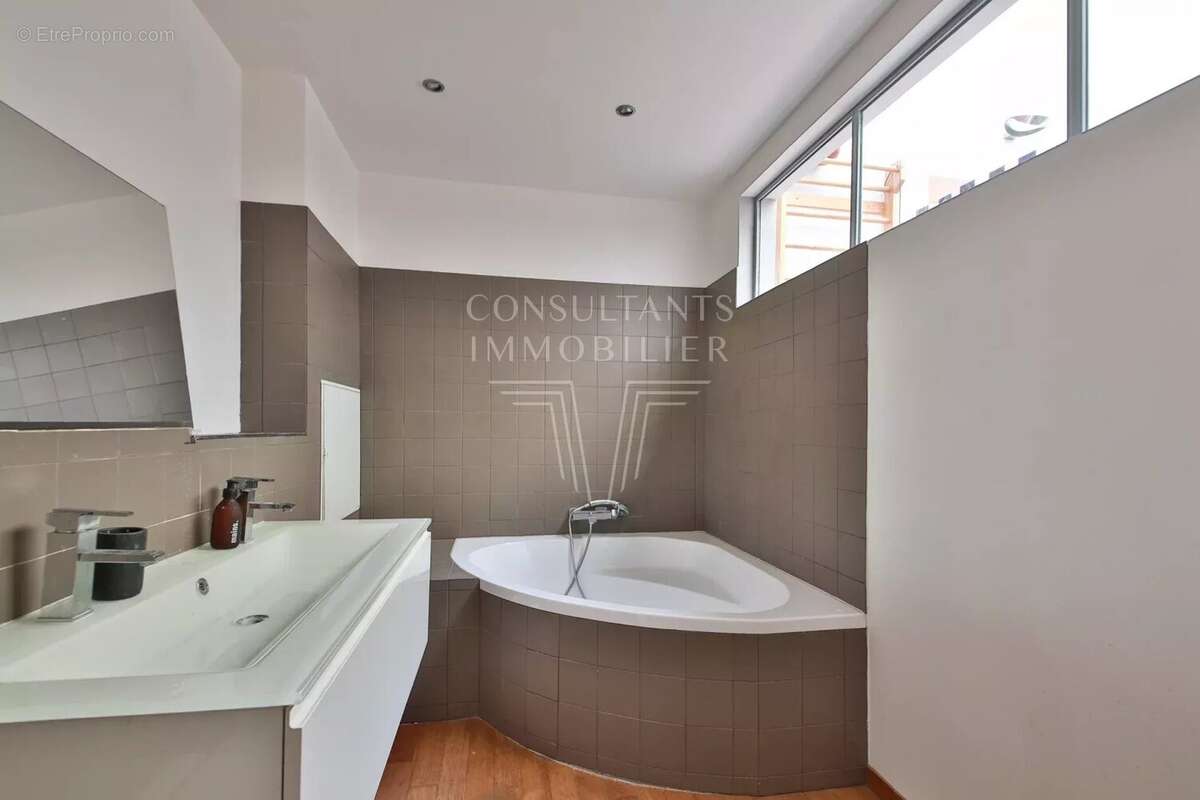 Maison à ISSY-LES-MOULINEAUX