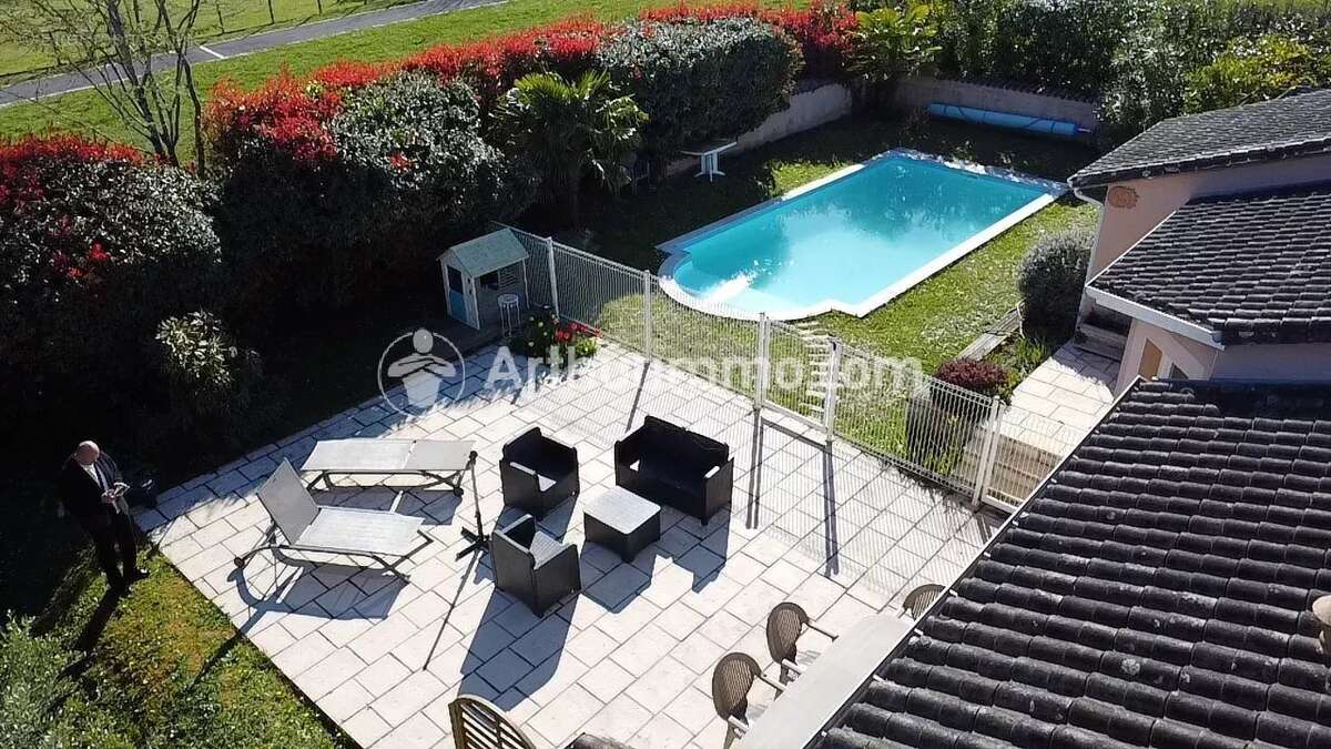 Maison à LA CHAPELLE-GONAGUET