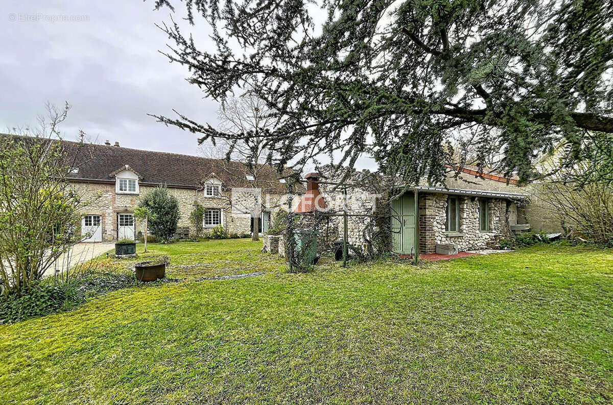 Maison à COURCELLES-SUR-SEINE