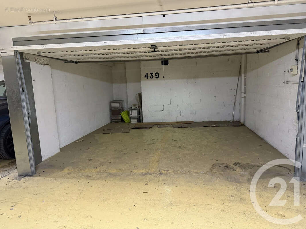 Parking à PARIS-20E