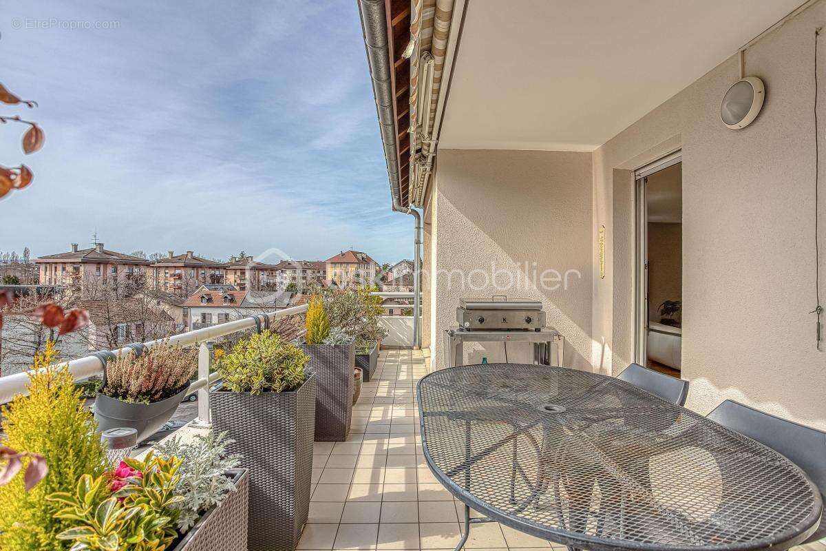 T5 Duplex d'exception – Dernier étage, climatisation, terrasses et vue montagnes au cœur d'Annecy - photo 3