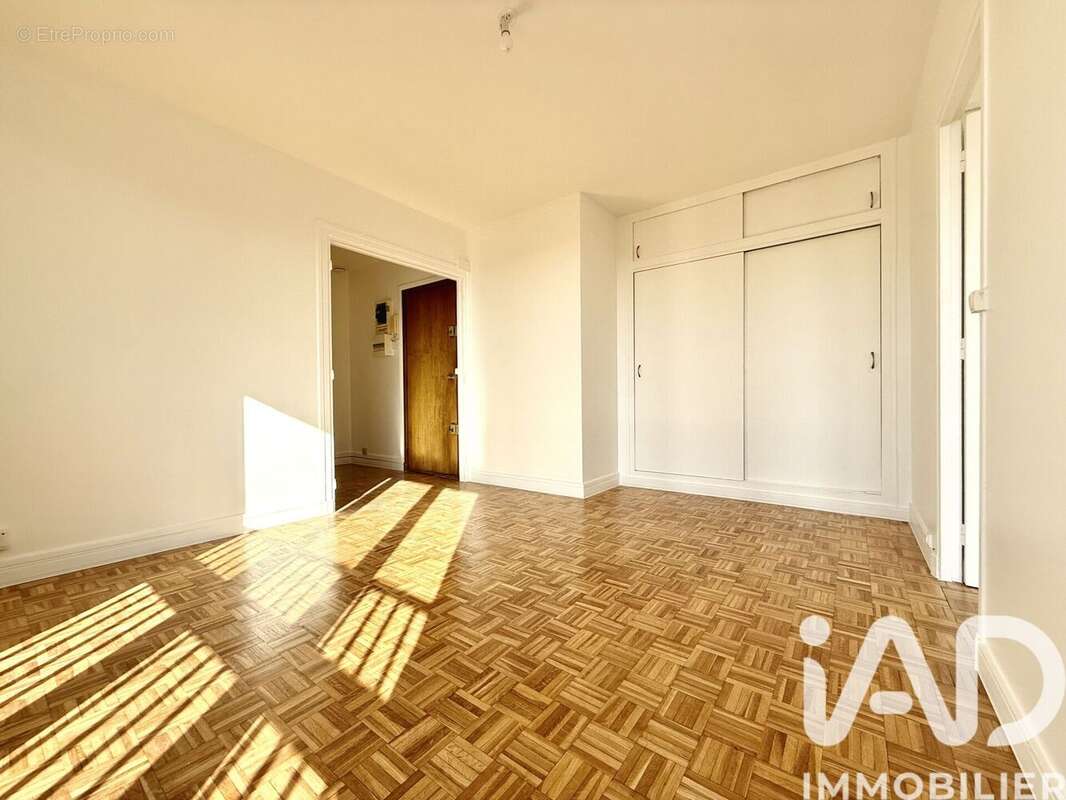 Photo 4 - Appartement à COURBEVOIE