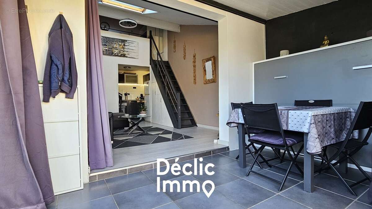 Maison à VIC-LA-GARDIOLE