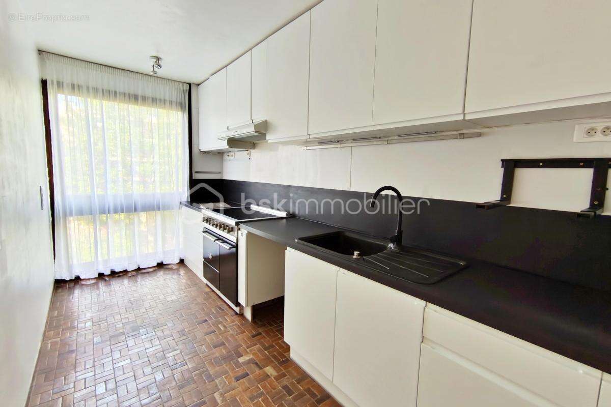 Appartement à FONTENAY-LE-FLEURY