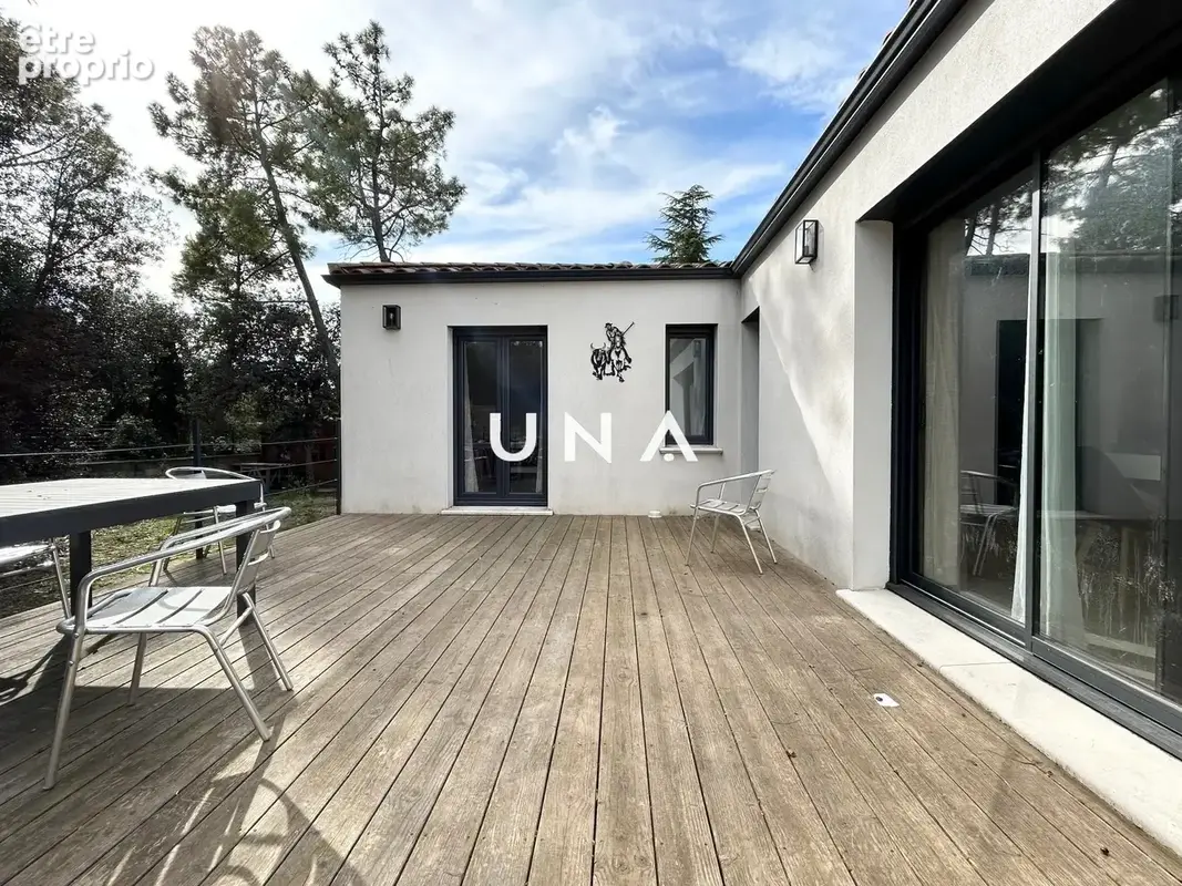 Photo Maison à Saint-Quentin-La-Poterie au prix de 379 000€