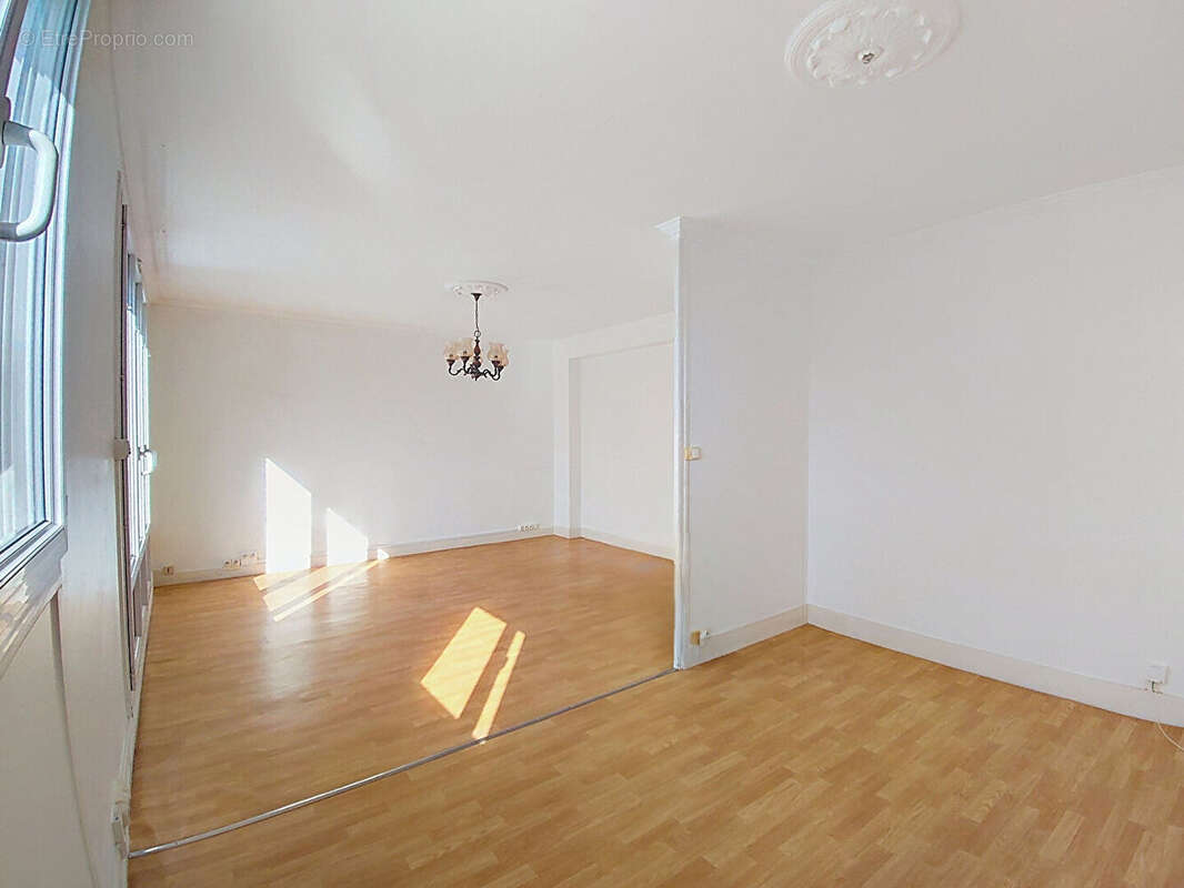Appartement à MAINVILLIERS
