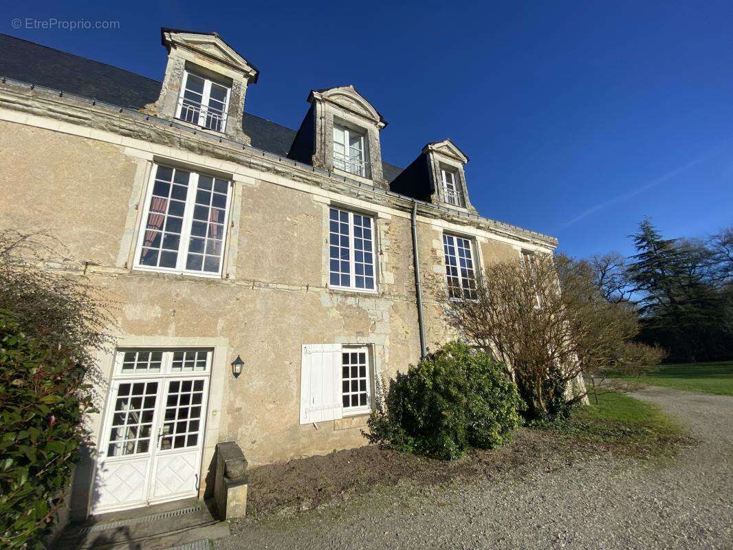 Appartement à AVRILLE