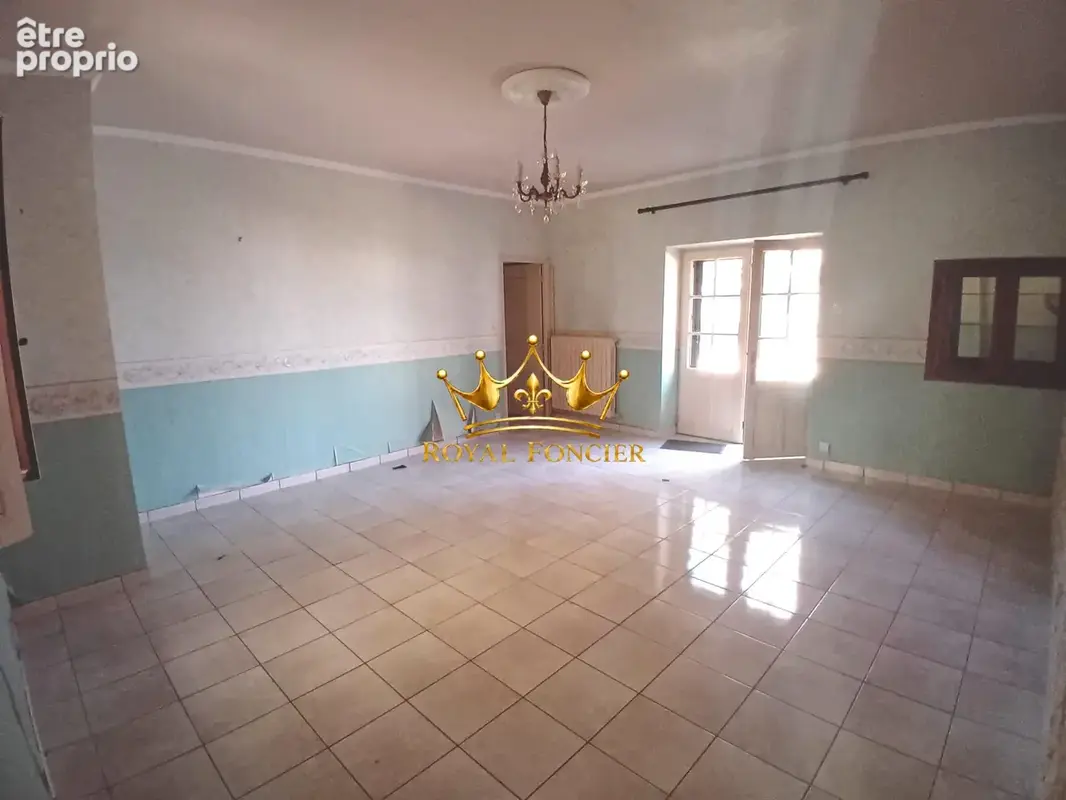 Salon de 22 m2 indépendant 