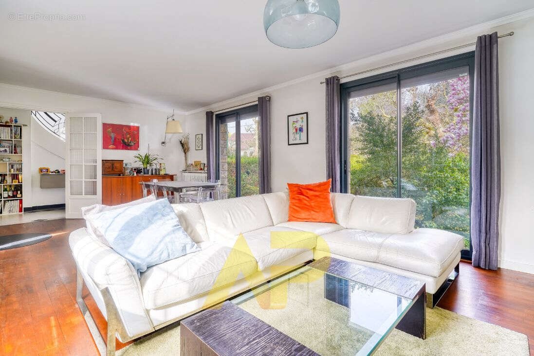 Maison à VERRIERES-LE-BUISSON