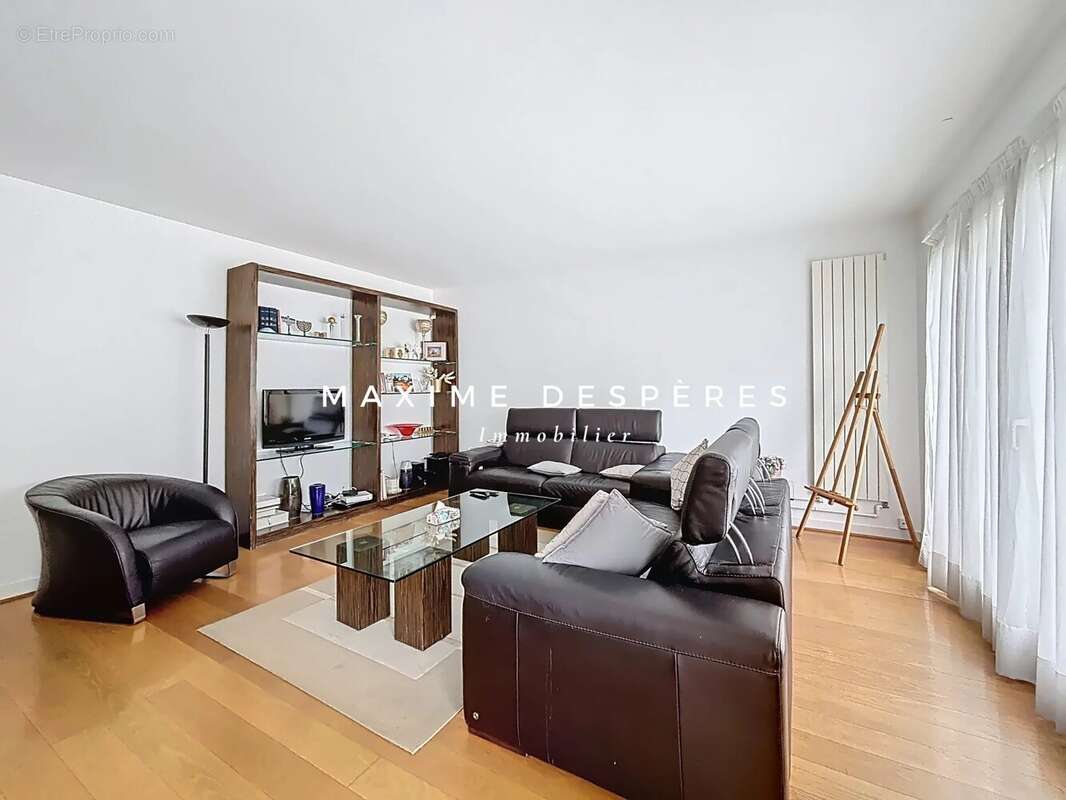 Appartement à NEUILLY-SUR-SEINE