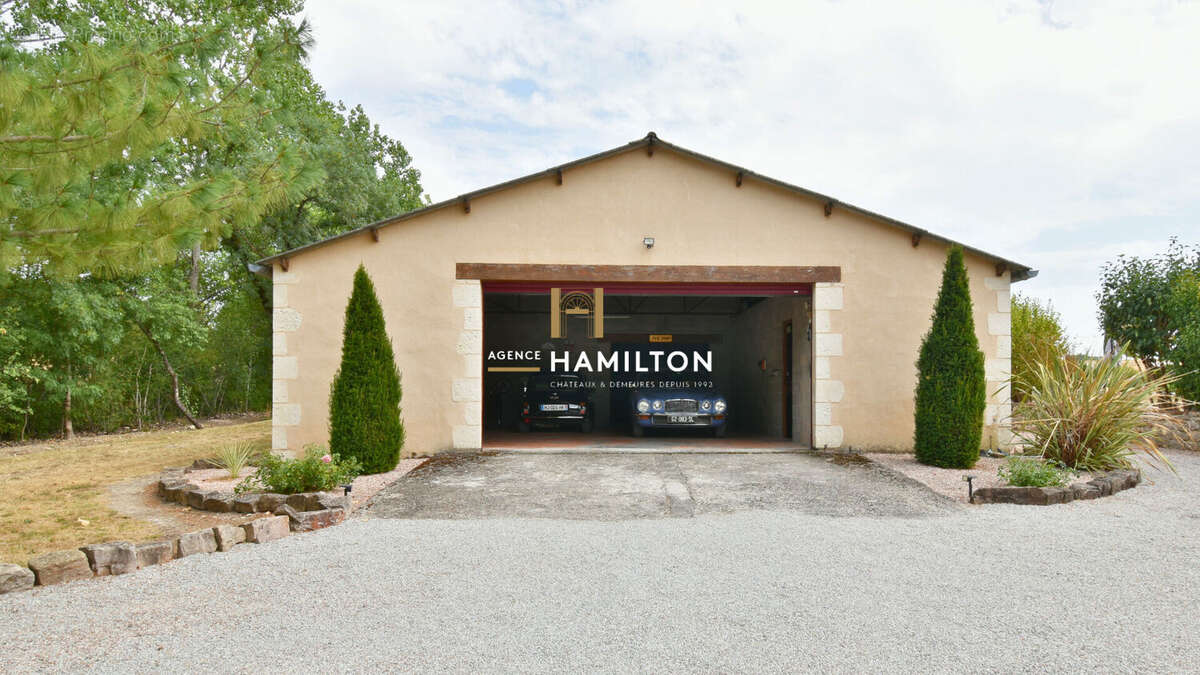 Propriété avec un garage spacieux, une piscine et un grand étang près de cordes-sur-ciel - photo 16