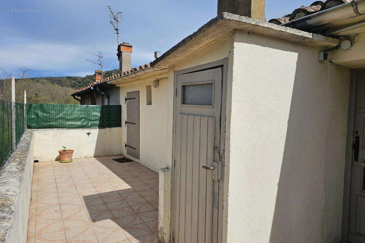 Appartement à REYNES