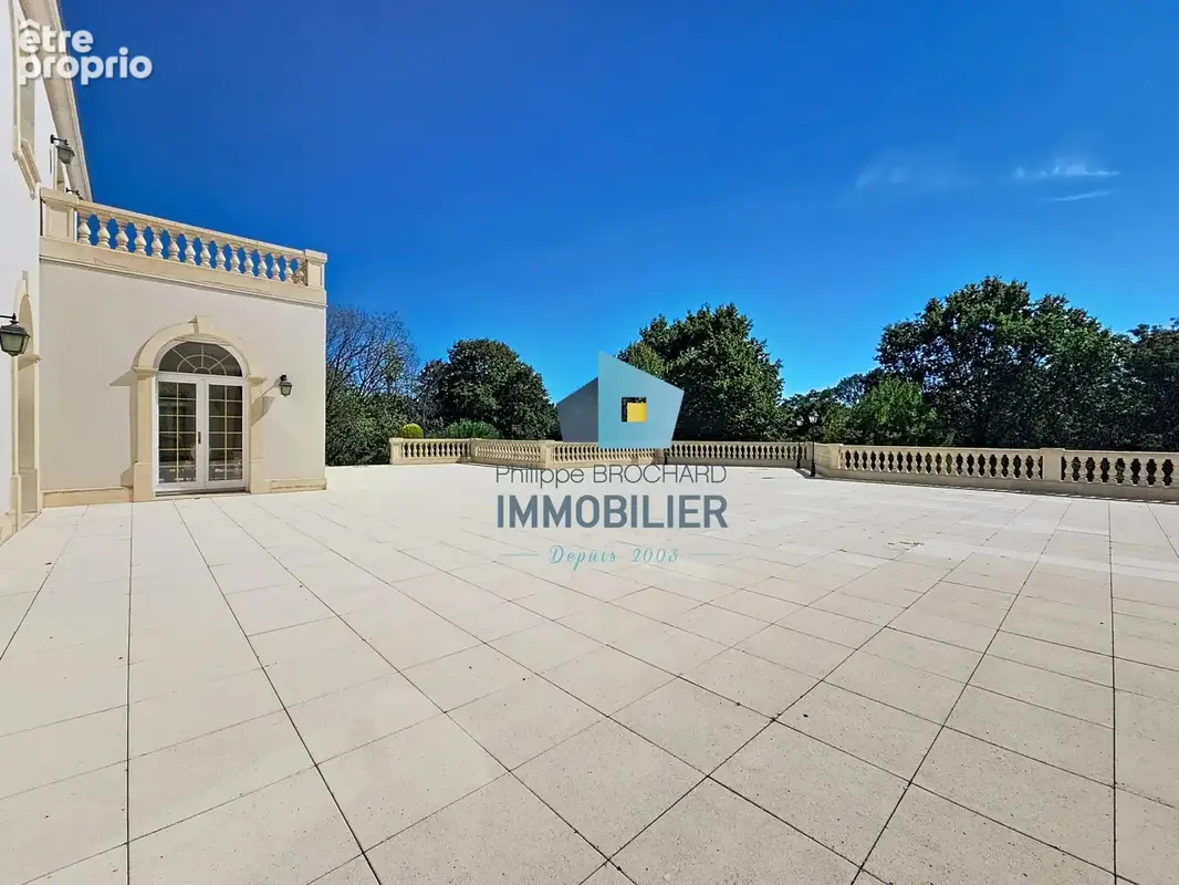 Maison 11 pièces 488 m² à vendre à Montaigu (85600) - photo 2