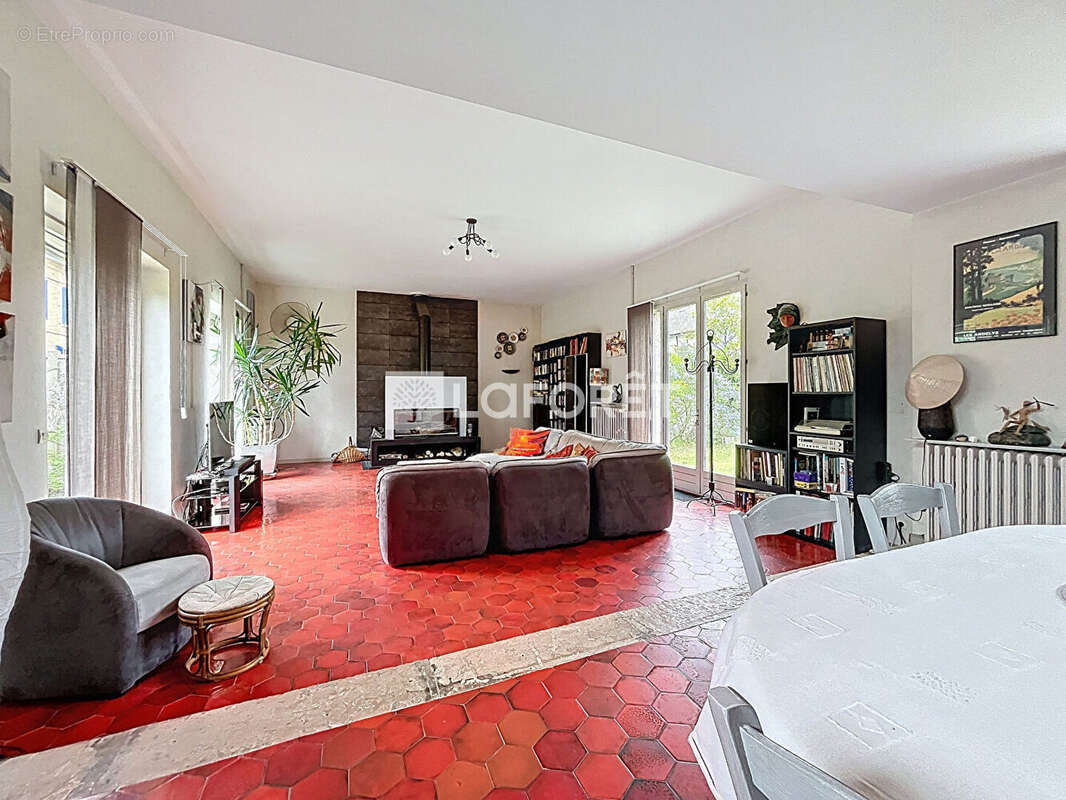 Maison à COURCELLES-SUR-SEINE