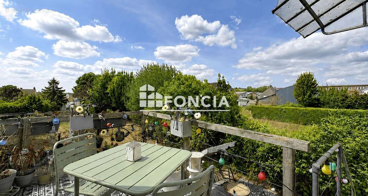  Coup de cœur en ville : une maison familiale pleine de charme avec jardin  - photo 8