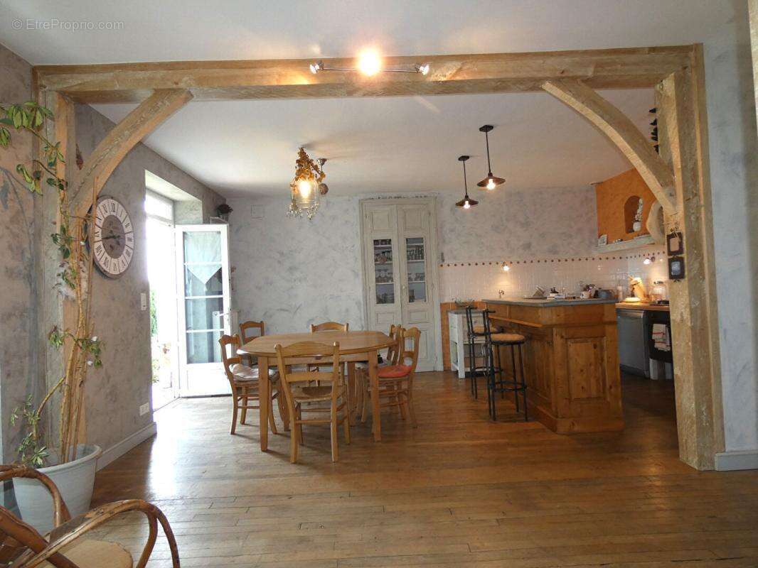 Maison à GENIS