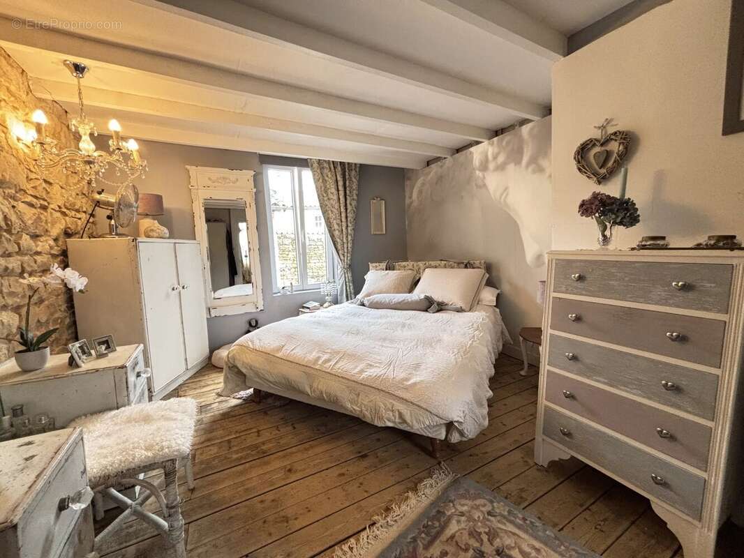 Appartement à NANTEUIL-EN-VALLEE