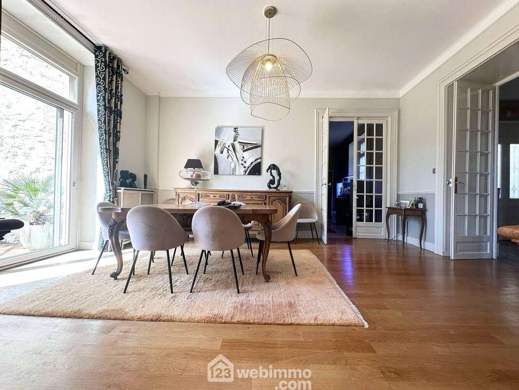 La salle à manger pour y recevoir vos convives - Maison à LAON