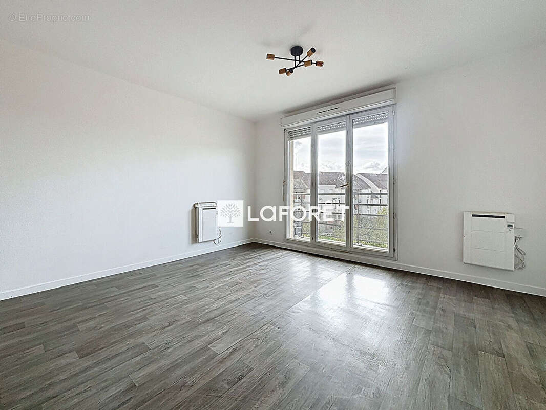 Appartement à SAVIGNY-LE-TEMPLE