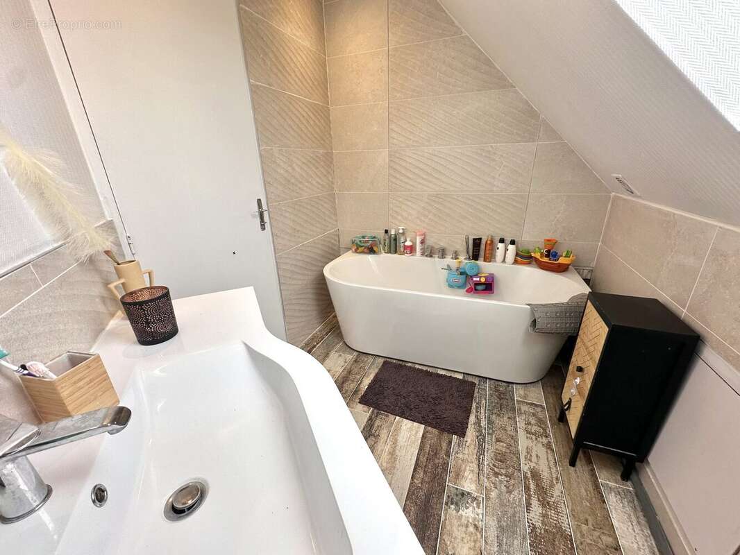 Maison 137 m² à Canteleu  - photo 4