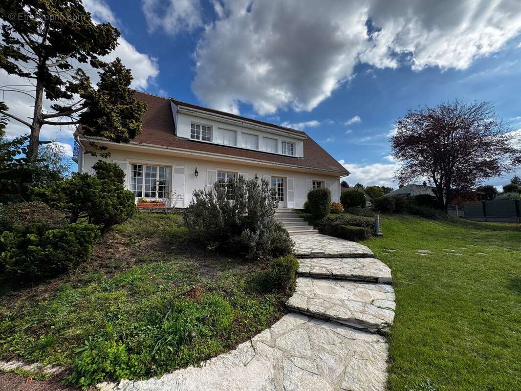 Maison à LIVRY-SUR-SEINE