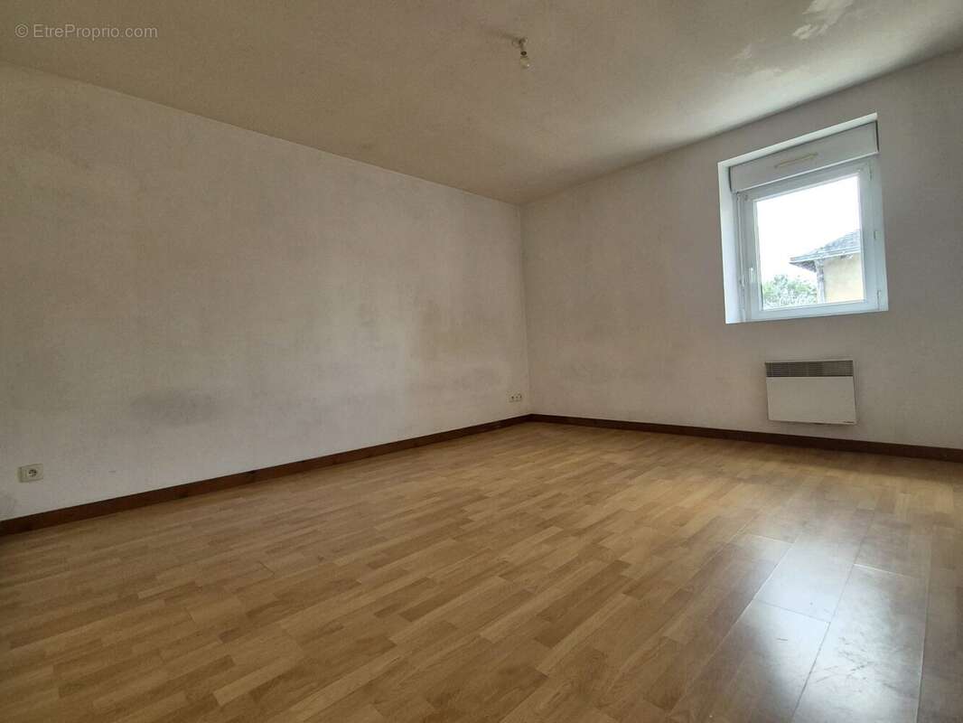 Appartement à LA POUEZE